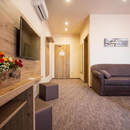 Veres Motel Veresegyház Eksteriør bilde