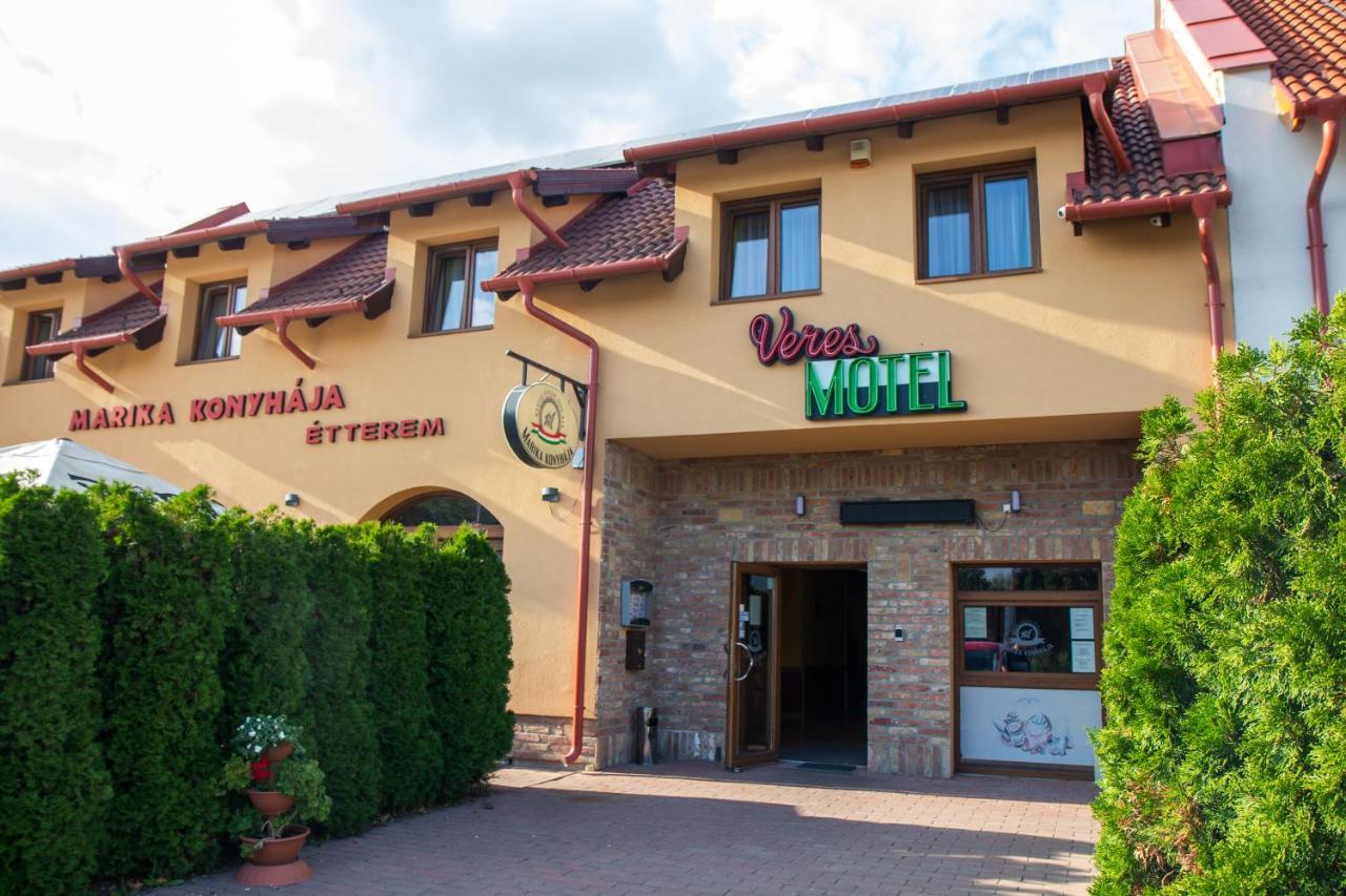 Veres Motel Veresegyház Eksteriør bilde